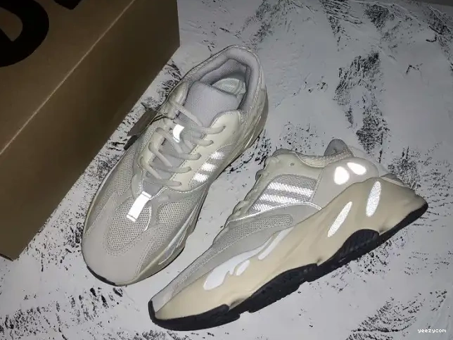 Yeezy Boost 700 Adidas EG7596 Analog 0704